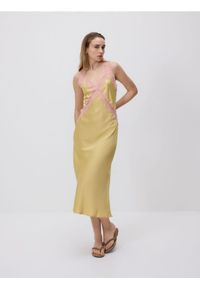 Reserved - Sukienka z koronką - musztardowy. Kolor: żółty. Materiał: koronka. Wzór: koronka. Typ sukienki: proste #1