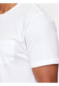 Brave Soul T-Shirt MTS-149ARKHAMV Biały Straight Fit. Kolor: biały. Materiał: bawełna
