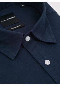 Pako Lorente - PAKO LORENTE - Lniana koszula męska w kolorze granatowym. Okazja: na co dzień. Kolor: niebieski, różowy, zielony. Materiał: len. Długość rękawa: długi rękaw. Długość: długie. Wzór: gładki. Sezon: lato. Styl: casual #3