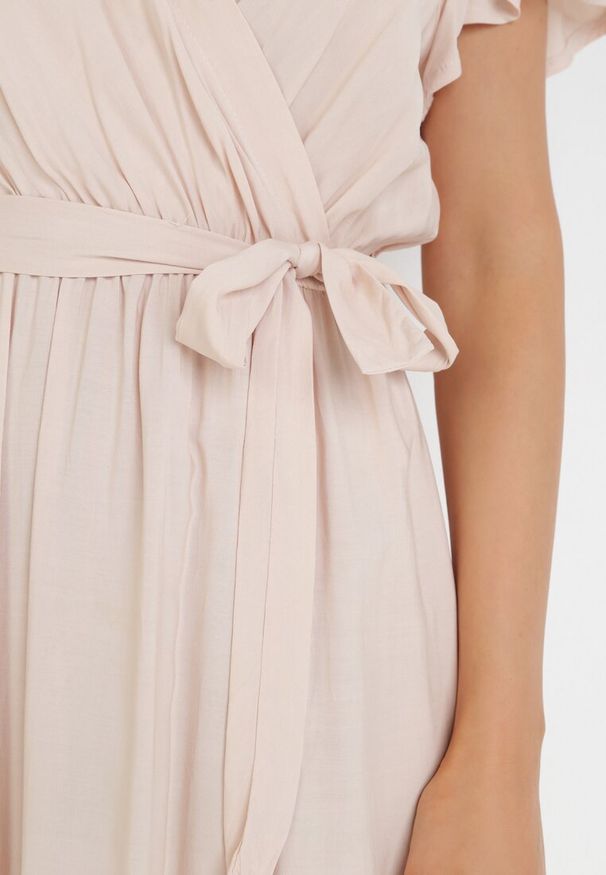 Born2be - Beżowa Sukienka z Wiskozy i Wiązanym Paskiem Gariela. Kolor: beżowy. Materiał: wiskoza. Typ sukienki: kopertowe