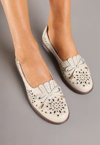 Born2be - Beżowe Ażurowe Półbuty ze Skóry Naturalnej z Ozdobną Kokardką Silotina. Okazja: na co dzień. Kolor: beżowy. Materiał: skóra. Wzór: ażurowy. Sezon: wiosna, lato. Obcas: na obcasie. Styl: casual, klasyczny, elegancki. Wysokość obcasa: niski #2