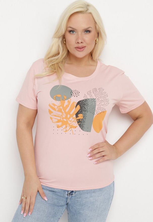 Born2be - Jasnoróżowy Bawełniany T-shirt z Nadrukiem i Cyrkoniami Tiimauni. Okazja: na co dzień. Kolor: różowy. Materiał: bawełna. Wzór: nadruk. Styl: casual, klasyczny