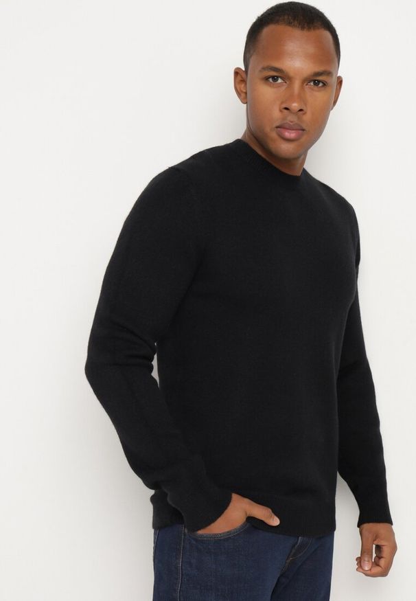 Born2be - Czarny Klasyczny Sweter z Wełną Neanora. Okazja: na co dzień. Kolor: czarny. Materiał: wełna. Długość rękawa: długi rękaw. Długość: długie. Styl: klasyczny