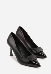 Renee - Czarne Szpilki z Kwadratową Ozdobą z Przodu Phereshi. Okazja: na co dzień. Kolor: czarny. Materiał: jeans. Wzór: aplikacja. Obcas: na szpilce. Styl: casual, elegancki #4