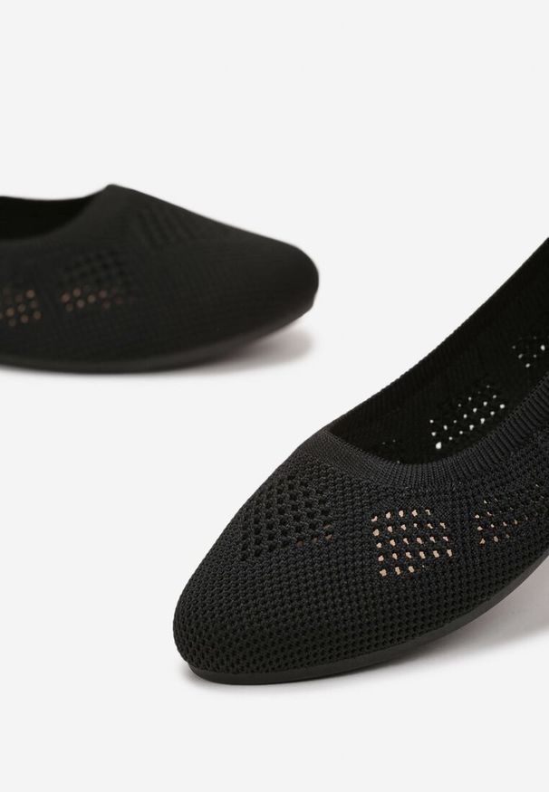 Born2be - Czarne Płaskie Balerinki z Ażurową Cholewką Nati. Okazja: na co dzień. Kolor: czarny. Szerokość cholewki: normalna. Wzór: ażurowy. Styl: casual