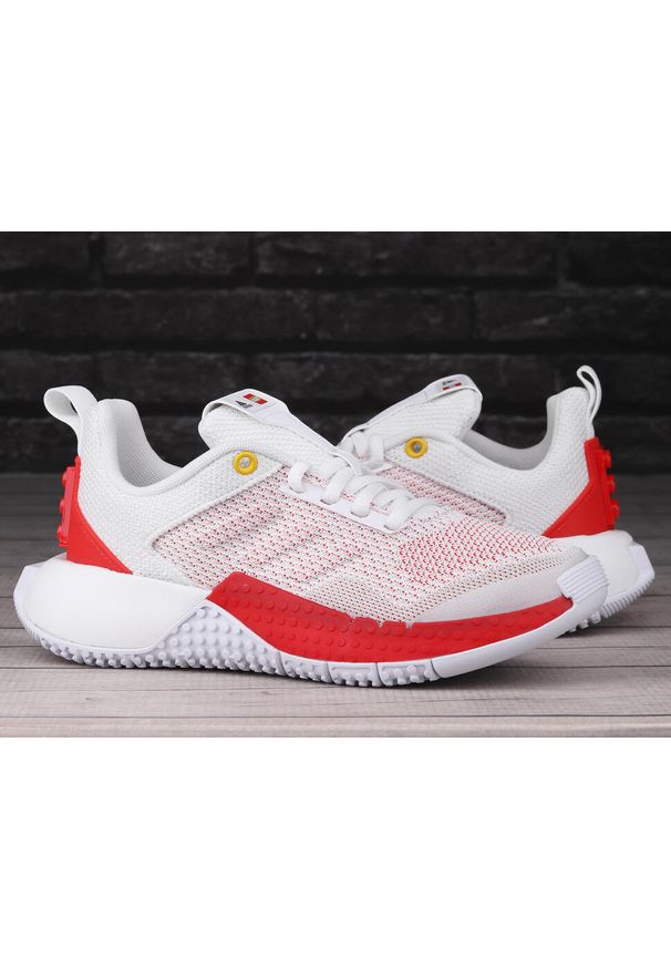 Buty chłopięce sportowe Adidas Lego Sport Pro. Kolor: biały, czerwony, wielokolorowy. Sport: turystyka piesza