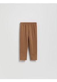 Reserved - Spodnie z ociepleniem - brązowy. Kolor: brązowy. Materiał: bawełna, dzianina
