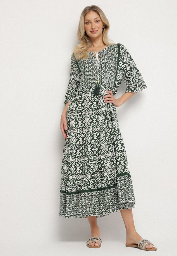 Born2be - Zielona Bawełniana Sukienka w Stylu Boho z Wiązaniem Przy Dekolcie Orradelle. Okazja: na co dzień. Kolor: zielony. Materiał: bawełna. Typ sukienki: proste. Styl: boho