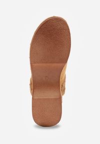 Born2be - Brązowe Klapki Typu Mule na Grubej Podeszwie z Barankiem i Ćwiekami Cretinea. Okazja: na co dzień. Kolor: brązowy. Materiał: jeans. Wzór: aplikacja. Sezon: jesień. Styl: casual, elegancki #9