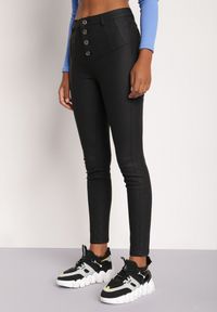Renee - Czarne Spodnie Skinny Thellaste. Stan: podwyższony. Kolor: czarny. Materiał: jeans