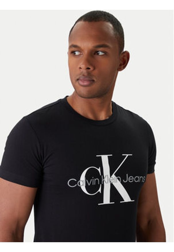 Calvin Klein Jeans T-Shirt J30J320935 Czarny Slim Fit. Kolor: czarny. Materiał: bawełna