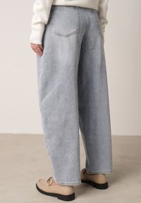 Born2be - Niebieskie Jeansy z Bawełną z Wysokim Stanem o Kroju Typu Loose Ianione. Okazja: na co dzień. Stan: podwyższony. Kolor: niebieski. Wzór: nadruk. Styl: casual #7