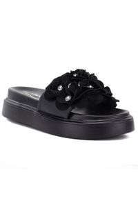 d&a - Klapki damskie na platformie w kwiaty czarne D&A by S.Barski MR61-9015. Kolor: czarny. Materiał: skóra ekologiczna. Wzór: kwiaty. Obcas: na platformie #1
