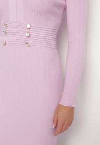Born2be - Jasnoróżowa Sweterkowa Sukienka Midi z Guzikami Zeilie. Kolor: różowy. Materiał: dzianina. Długość: midi #6