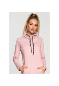 Sukienki.shop - Sukienka sportowa z dzianiny bawełnianej z kołnierzem różowa. Okazja: na spacer, na co dzień. Kolor: różowy. Materiał: dzianina, bawełna. Typ sukienki: sportowe. Styl: sportowy #5