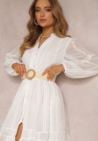 Renee - Biała Sukienka Merrinni. Kolor: biały. Materiał: tkanina. Wzór: haft. Styl: klasyczny, boho #3