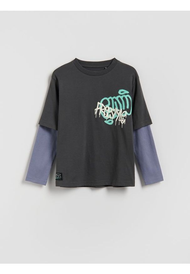 Reserved - Koszulka longsleeve z nadrukiem - ciemnoszary. Kolor: szary. Materiał: bawełna, dzianina. Długość rękawa: długi rękaw. Wzór: nadruk