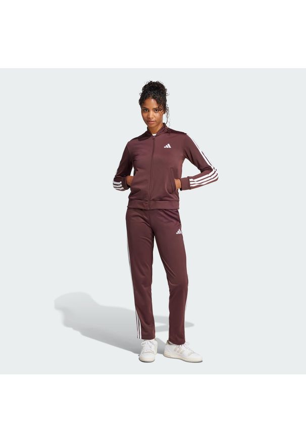 Adidas - Dres Essentials 3-Stripes. Kolor: brązowy, różowy, wielokolorowy. Materiał: dresówka. Sport: fitness