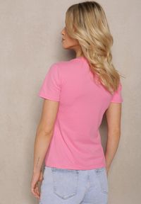 Renee - Różowy Casualowy T-shirt z Bawełny Wykończony Cyrkoniowym Napisem Lavisha. Okazja: na co dzień. Kolor: różowy. Materiał: bawełna. Wzór: napisy. Styl: casual