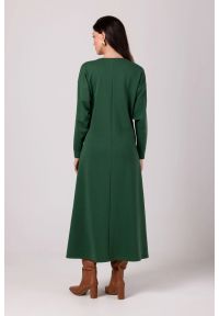 Sukienki.shop - Długa sukienka dzianinowa z dekoltem V kimonowa zielona. Kolor: zielony. Materiał: dzianina. Sezon: zima, jesień. Typ sukienki: sportowe, proste. Styl: sportowy. Długość: maxi #3