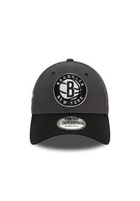 Czapka z daszkiem New Era NBA Brooklyn Nets. Kolor: wielokolorowy, szary, czarny. Styl: sportowy