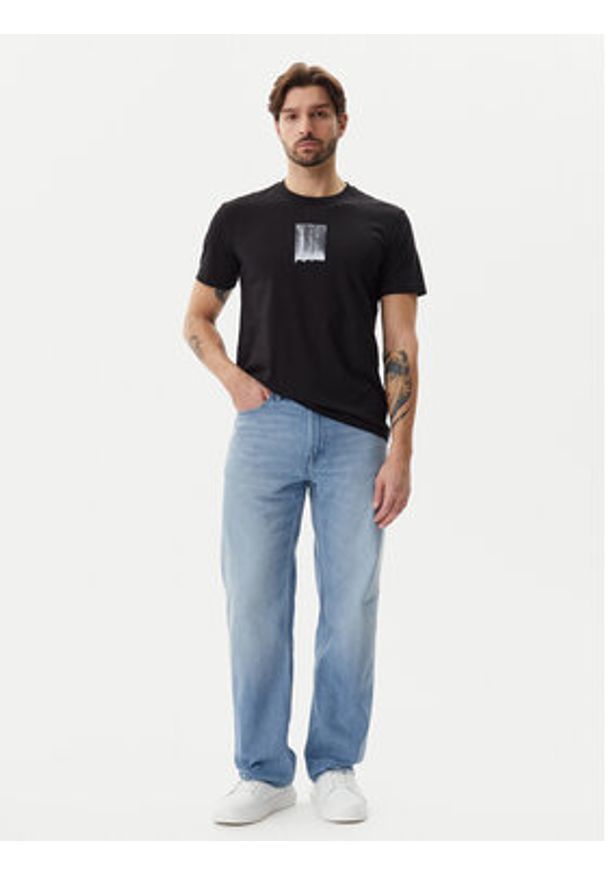 Calvin Klein Jeans T-Shirt Brush Stroke J30J327522 Czarny Regular Fit. Kolor: czarny. Materiał: bawełna
