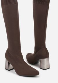 Renee - Brązowe Eleganckie Kozaki VICES na Metalicznym Obcasie ze Skarpetkową Cholewką Nalaina. Okazja: na co dzień. Kolor: brązowy. Materiał: skóra. Szerokość cholewki: normalna. Obcas: na obcasie. Styl: elegancki. Wysokość obcasa: średni #3