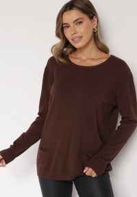 Born2be - Brązowy Sweter z Kaszmirem i Ozdobnymi Kieszeniami Sanarea. Okazja: na spacer, na co dzień. Kolor: brązowy. Materiał: kaszmir. Długość rękawa: długi rękaw. Długość: długie. Styl: casual, elegancki, klasyczny #5