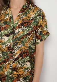 Born2be - Zielona Pudełkowa Sukienka z Wiskozy w Dekoltem w Serek Rinalissa. Okazja: na co dzień. Typ kołnierza: dekolt w serek. Kolor: zielony. Materiał: wiskoza. Długość rękawa: krótki rękaw. Styl: casual, elegancki, klasyczny #2