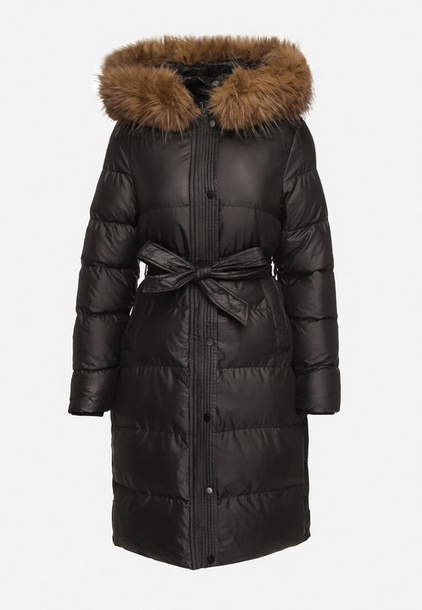 Born2be - Czarna Długa Pikowana Kurtka z Kapturem Odpinanym Futerkiem i Paskiem w Talii Serenira. Okazja: na spacer. Typ kołnierza: kaptur. Kolor: czarny. Materiał: futro. Długość: długie. Styl: elegancki