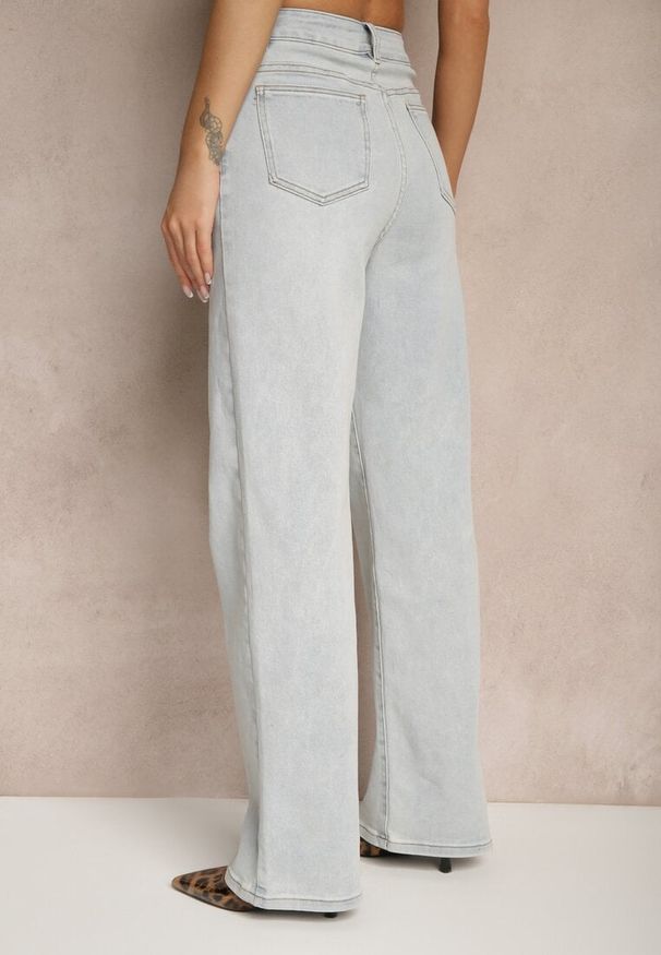 Renee - Jasnoniebieskie Jeansy High Waist z Szeroką Nogawką Sesmaris. Okazja: na co dzień. Stan: podwyższony. Kolor: niebieski. Styl: klasyczny, casual