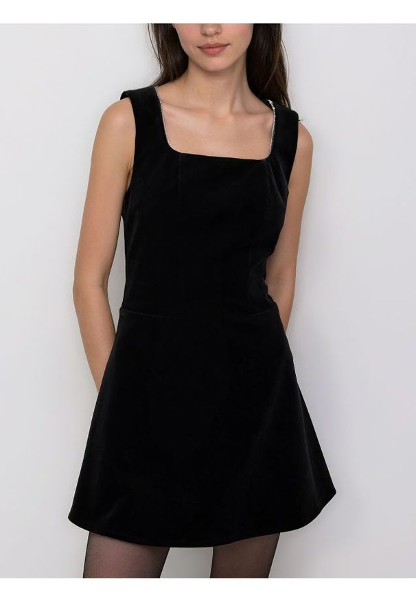 Reserved - Sukienka mini ze zdobieniem - czarny. Kolor: czarny. Materiał: tkanina. Wzór: aplikacja. Długość: mini