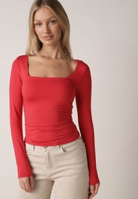 Born2be - Czerwona Elastyczna Bluzka z Kwadratowym Dekoltem z Wiskozą Doriore. Okazja: na co dzień. Typ kołnierza: dekolt kwadratowy. Kolor: czerwony. Materiał: wiskoza. Styl: casual, klasyczny, elegancki #2