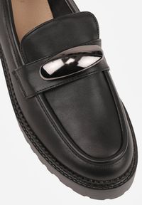 Renee - Czarne Mokasyny Vices z Wkładką ze Skóry Naturalnej z Metaliczną Aplikacją Fergia. Okazja: na co dzień, na spotkanie biznesowe. Kolor: czarny. Materiał: skóra. Wzór: aplikacja. Styl: casual, biznesowy, elegancki, klasyczny #8