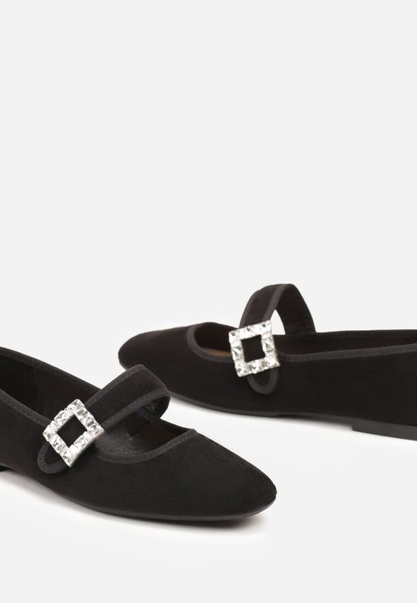 Born2be - Czarne Płaskie Balerinki na Rzep z Ozdobną Klamrą i Cyrkoniami Evaloren. Zapięcie: klamry. Kolor: czarny. Styl: elegancki