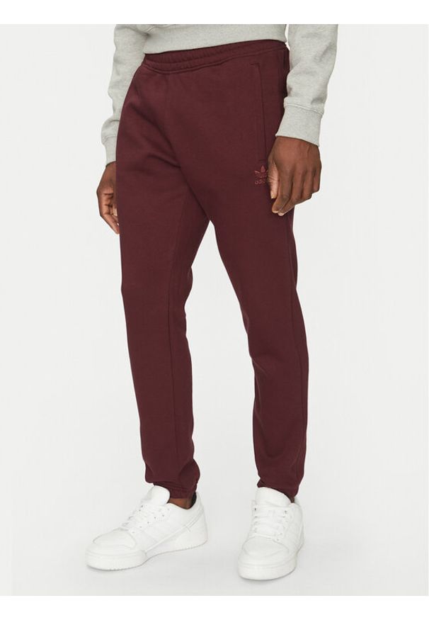 Adidas - adidas Spodnie dresowe Trefoil Essentials JD2420 Bordowy Slim Fit. Kolor: czerwony. Materiał: syntetyk, bawełna