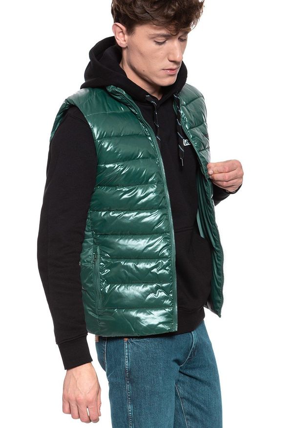Wrangler - MĘSKI BEZRĘKAWNIK WRANGLER PUFFER VEST PINE W4A3XTG01 112129073. Materiał: puch. Długość rękawa: bez rękawów