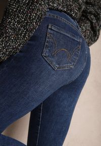 Renee - Niebieskie Jeansy Skinny z Przetarciami Irialine. Kolor: niebieski