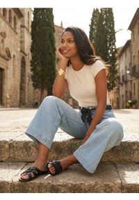 Sinsay - Bawełniana koszulka basic - kremowy. Kolor: kremowy. Materiał: bawełna