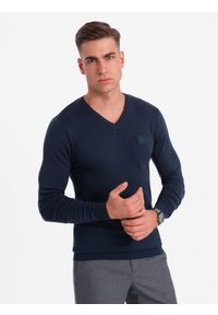 Ombre Clothing - Męski elegancki sweter BASIC V-neck z wiskozą – granatowy V2 - Rozmiar: M. Okazja: do pracy, na co dzień. Typ kołnierza: dekolt w serek. Kolor: niebieski. Materiał: wiskoza. Wzór: haft. Styl: elegancki #7