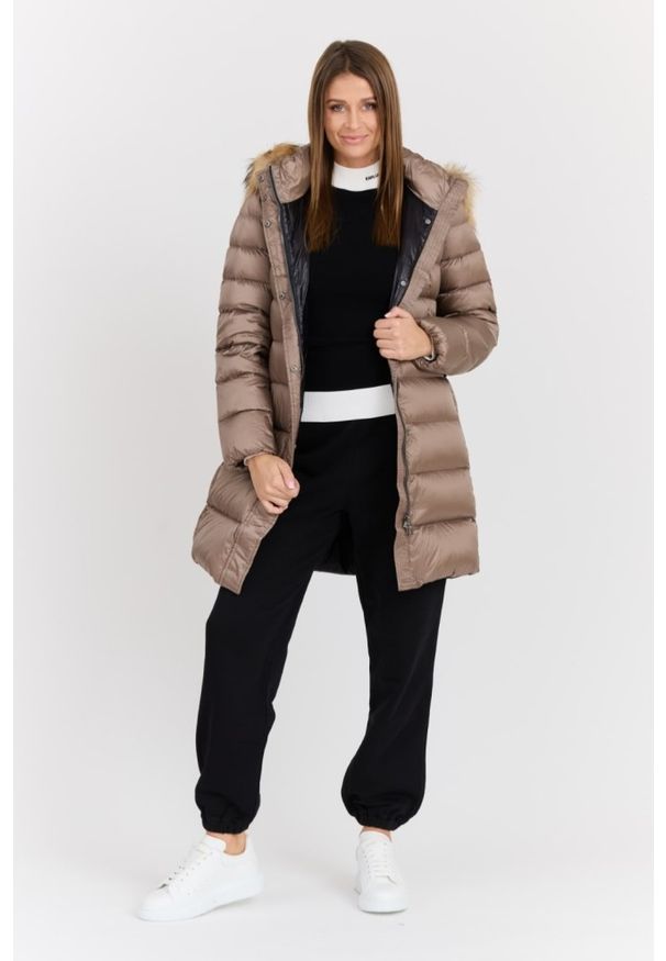 Hetrego - HETREGO Beżowa damska kurtka puchowa Leonie Quilted Woman Jacket With Detached Hood. Okazja: na co dzień. Kolor: beżowy. Materiał: puch. Długość rękawa: długi rękaw. Długość: długie. Styl: casual