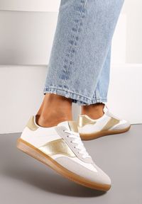 Renee - Biało-Złote Sneakersy Tenisówki z Klasycznym Sznurowaniem Norio. Nosek buta: okrągły. Zapięcie: sznurówki. Kolor: biały. Materiał: materiał. Obcas: na obcasie. Wysokość obcasa: niski #6