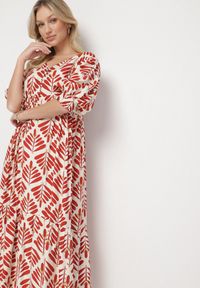 Born2be - Czerwona Rozkloszowana Sukienka z Wiskozą z Motywem Roślinnym Loredia. Okazja: na co dzień. Typ kołnierza: dekolt w kształcie V. Kolor: czerwony. Materiał: wiskoza. Długość rękawa: krótki rękaw. Wzór: aplikacja. Styl: casual, elegancki #3