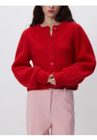 Reserved - Kardigan z bufiastymi rękawami - czerwony. Kolor: czerwony. Materiał: dzianina, wełna #1
