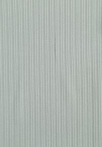 Born2be - Ciemnozielony Gładki T-shirt w Klasycznym Stylu Salodone. Okazja: do pracy, na co dzień. Kolor: zielony. Materiał: materiał, jeans. Wzór: gładki. Styl: klasyczny #4