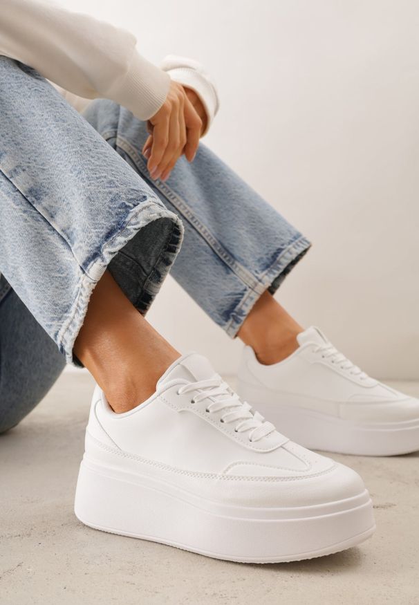 Renee - Białe Sneakersy VICES na Platformie z Ozdobnym Noskiem Attis. Nosek buta: okrągły. Zapięcie: sznurówki. Kolor: biały. Materiał: skóra, zamsz. Obcas: na platformie. Wysokość obcasa: średni