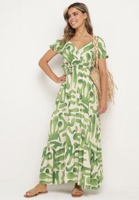Born2be - Zielona Wiskozowa Sukienka z Kopertowym Dekoltem i Materiałowym Paskiem z Gumką w Talii Vikailla. Kolor: zielony. Materiał: wiskoza, materiał. Wzór: aplikacja. Typ sukienki: kopertowe. Styl: elegancki #4
