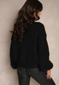 Renee - Czarny Kardigan w Kwiatowe Aplikacje z Zapięciem na Elegancką Agrafkę Patista. Okazja: na co dzień, do pracy. Kolor: czarny. Materiał: bawełna. Wzór: aplikacja, kwiaty. Styl: elegancki #3