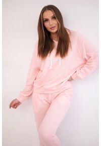 Kesi Włoski - Komplet dresowy z kapturem pudrowy róż. Kolor: różowy. Materiał: dresówka. Wzór: gładki