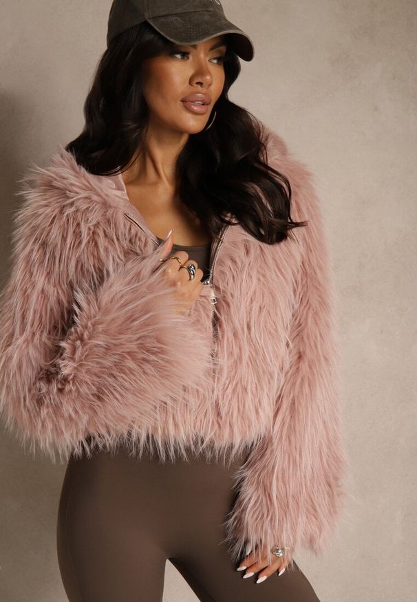 Renee - Różowa Kurtka Futerko z Kapturem i Zapięciem na Suwak Zetora. Okazja: na co dzień. Typ kołnierza: kaptur. Kolor: różowy. Materiał: futro. Wzór: gładki. Styl: casual, street